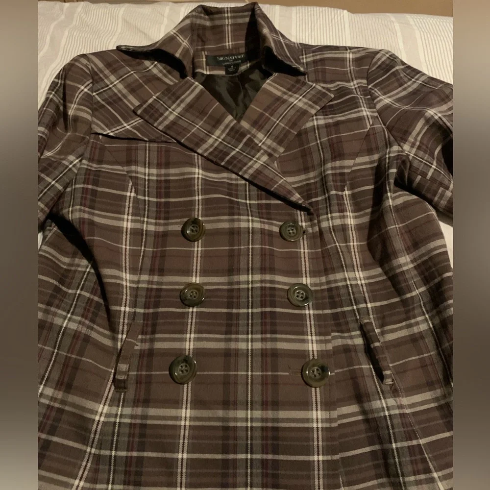 Signature by Larry Levine plaid peacoat blazer size 8 lined buttons with belt